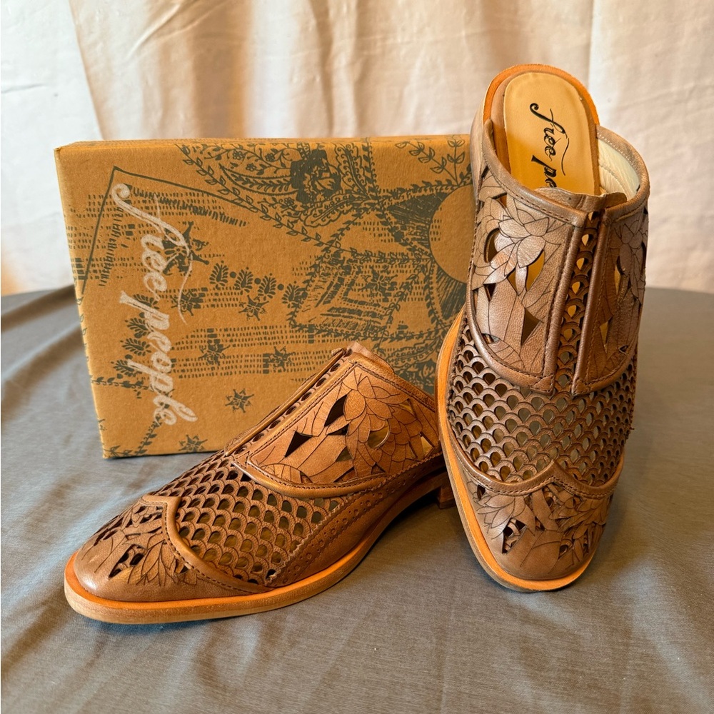Free People Paramount Slip-On Mules Brown Cut Out Leather Size 8.5 NIB